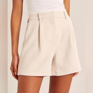 Abercrombie Tailored Premium Crepe High Rise Shorts Size Small Beige Off White